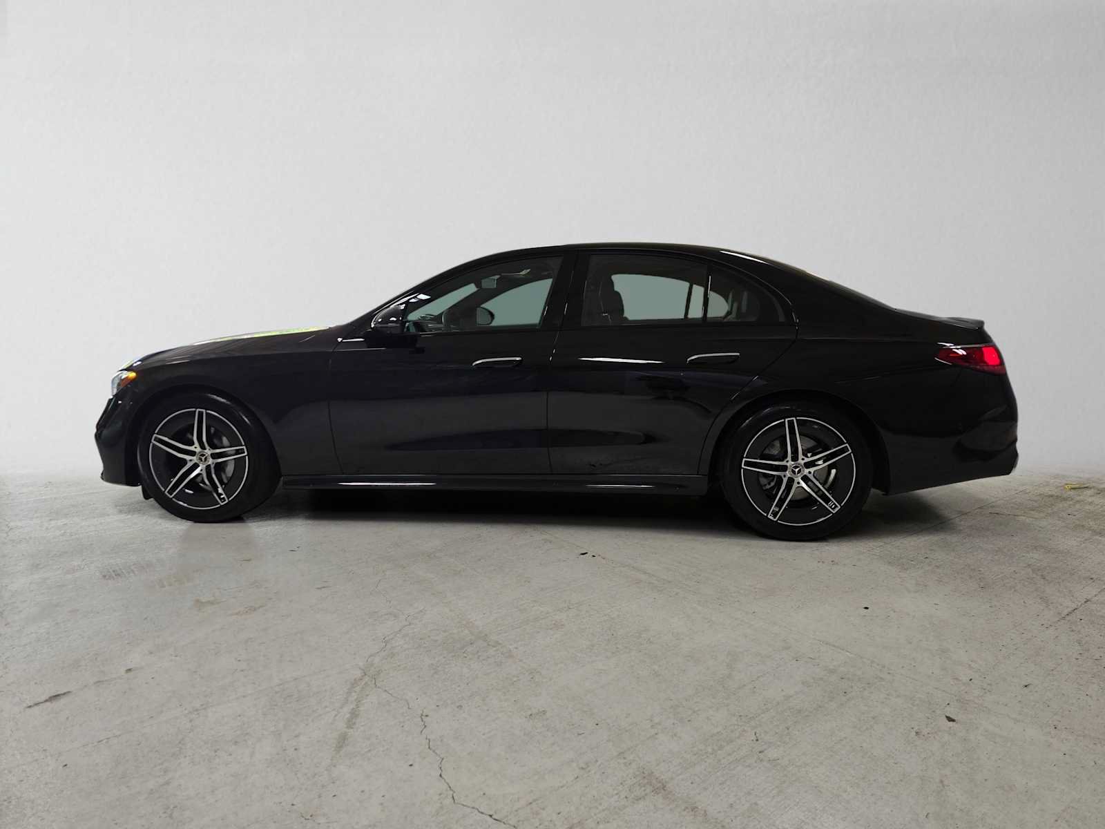 Used 2026 Mercedes-Benz E 350 4MATIC Sedan image 6