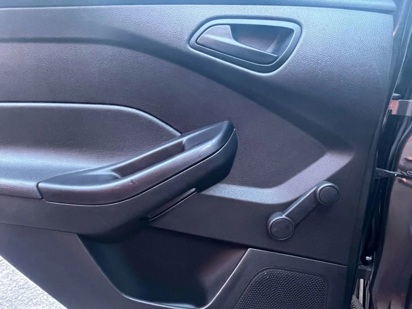 Used 2018 Ford Focus S image 30