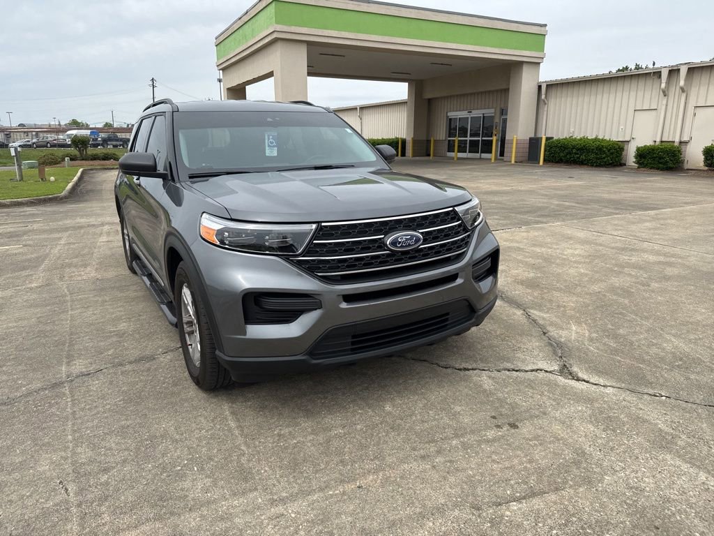 Certified 2022 Ford Explorer XLT image 2