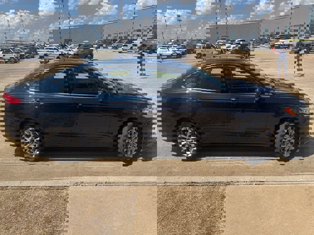 Used 2020 Ford Fusion SE image 5