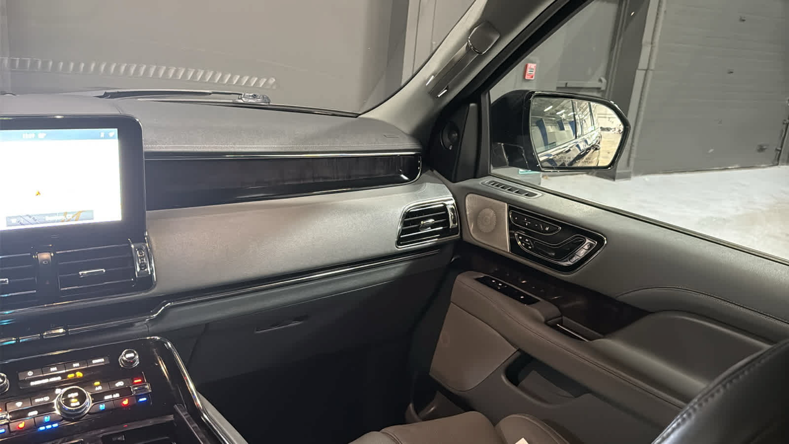 Used 2020 Lincoln Navigator Reserve w/ Equipment Group 208A Reserve AWD/4WD image 28