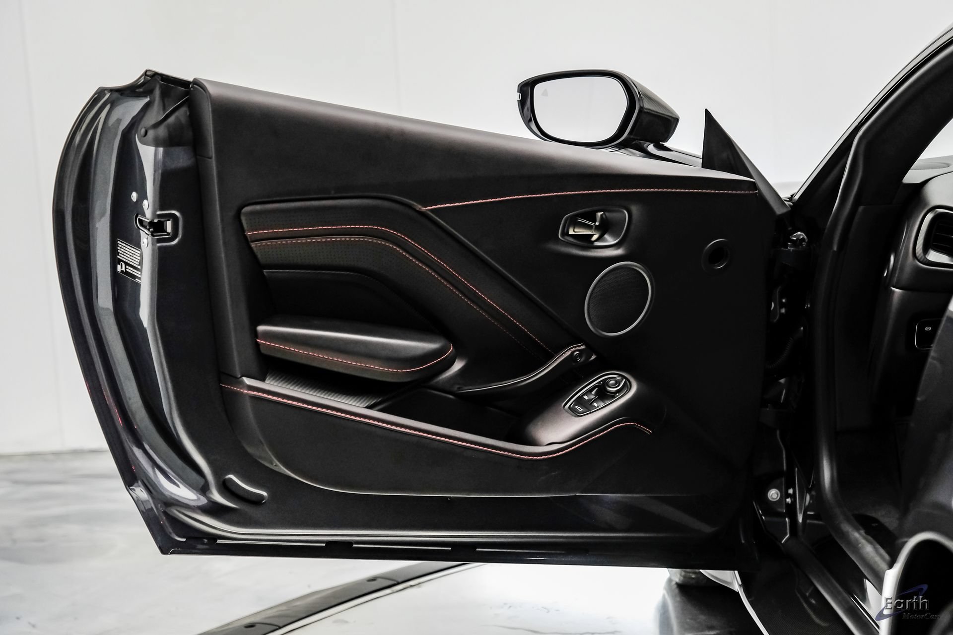 Used 2023 Aston Martin V12 Vantage RWD image 82