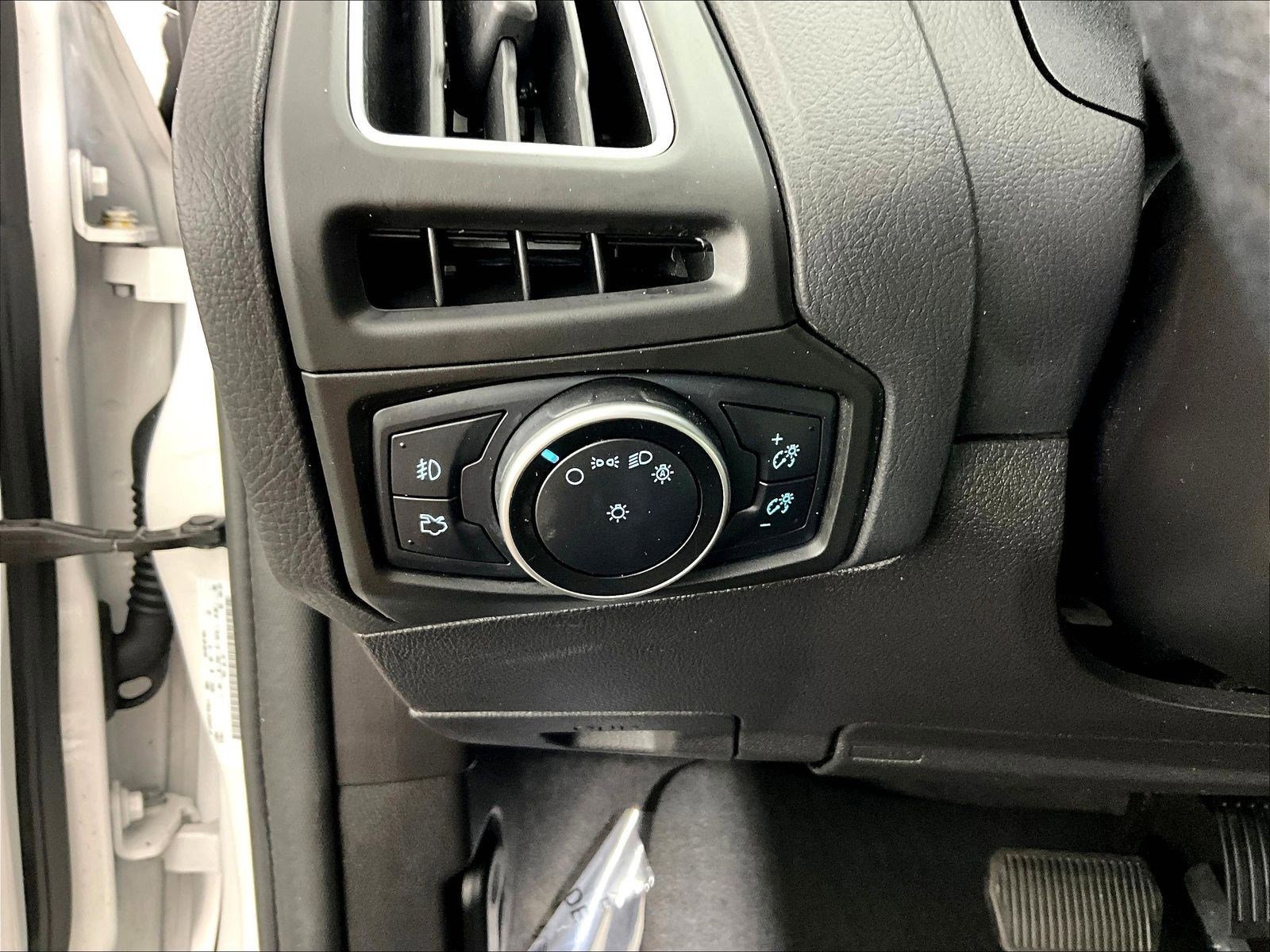 Used 2015 Ford Focus Titanium w/ Titanium Technology Package FWD image 37