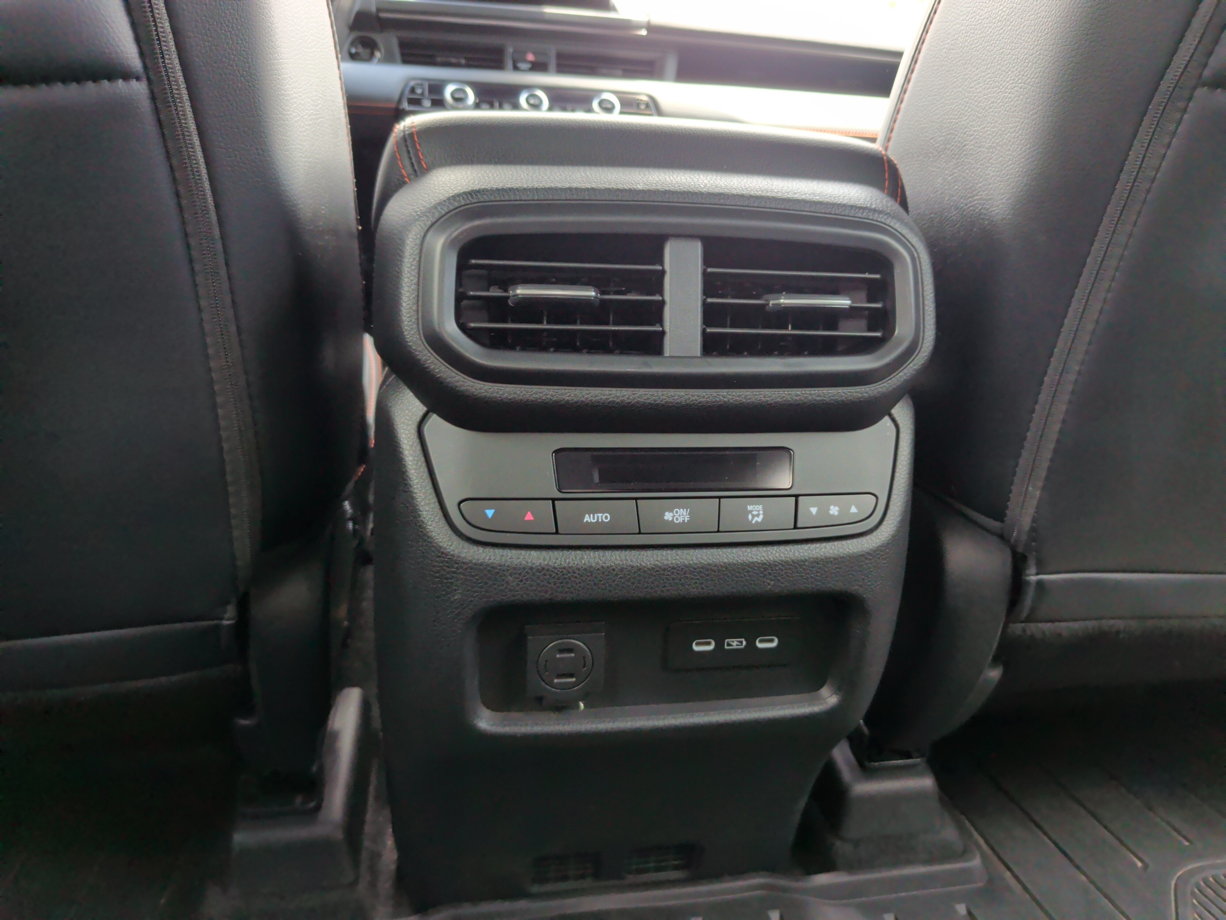 Used 2025 Honda Pilot TrailSport image 36
