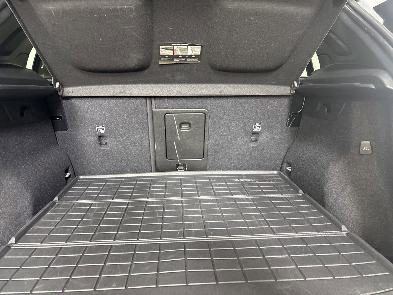 Used 2024 Volvo XC40 B5 Ultimate w/ Protection Package Premier image 22