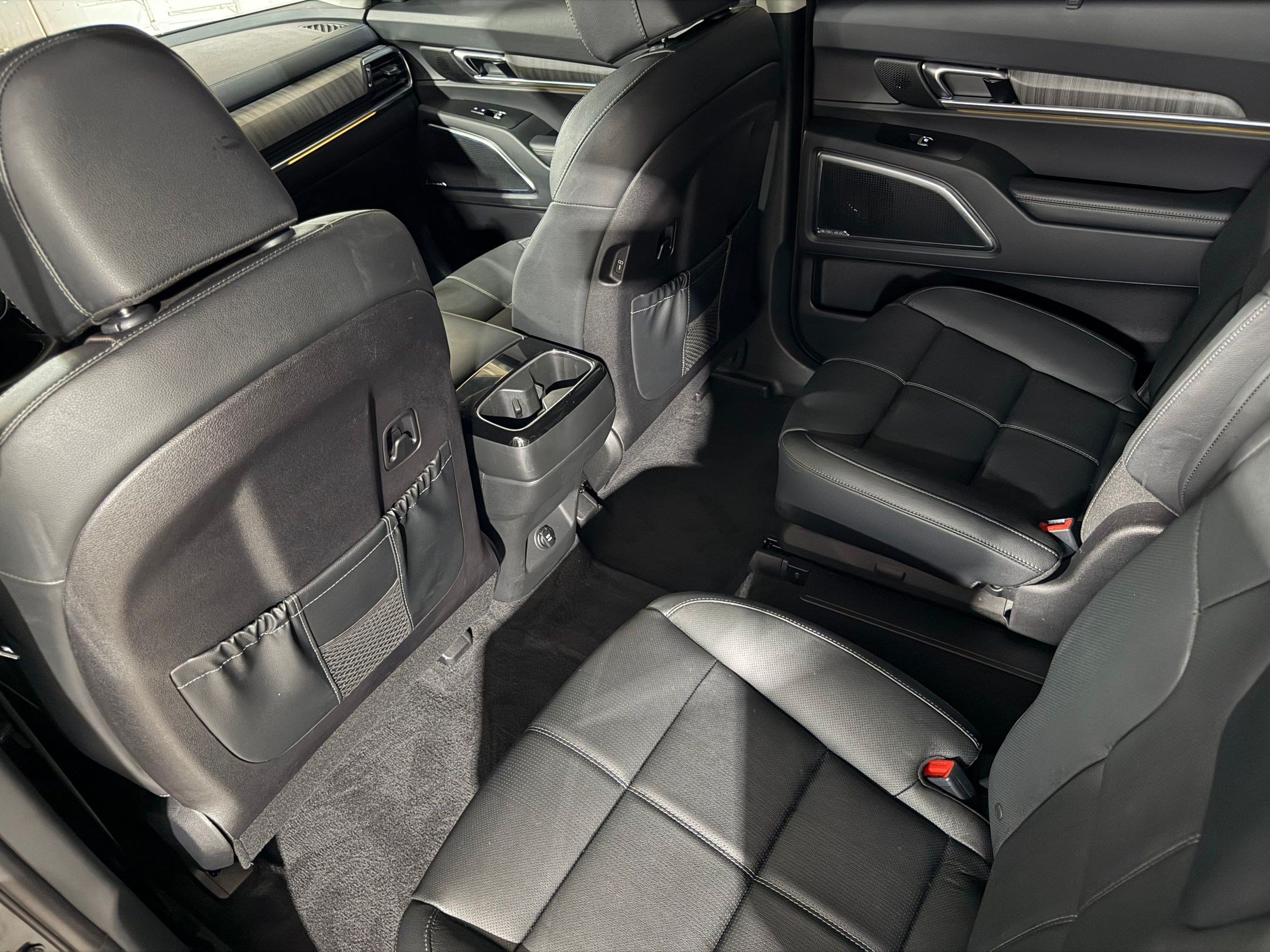 Used 2024 Kia Telluride SX w/ Towing Package FWD image 30