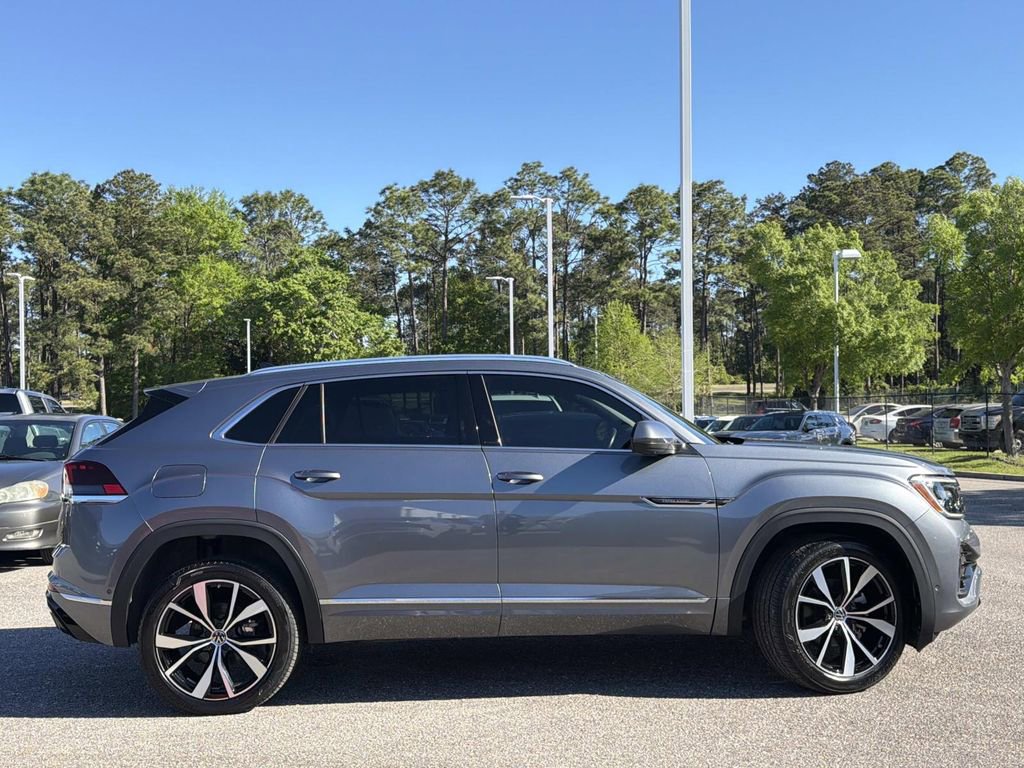 Used 2024 Volkswagen Atlas Cross Sport SEL Premium R-Line image 4