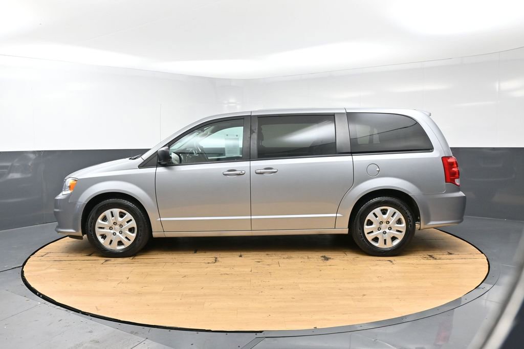 Used 2018 Dodge Grand Caravan SE w/ UConnect Hands-Free Group FWD image 8