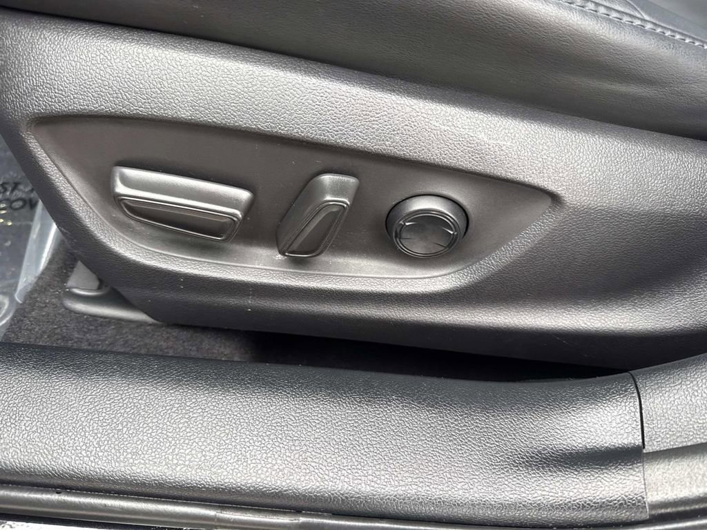 Used 2022 Toyota Prius FWD image 26