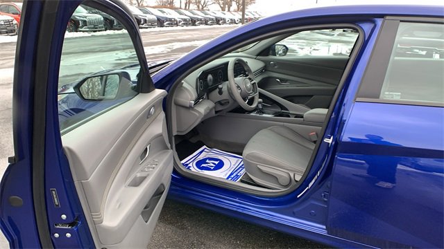 Used 2022 Hyundai Elantra SEL w/ Convenience Package image 9