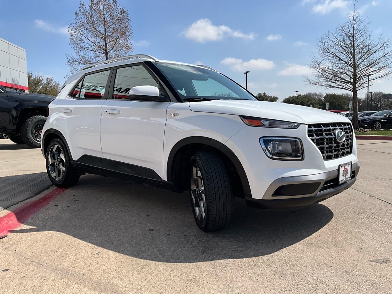 Used 2025 Hyundai Venue SEL image 4