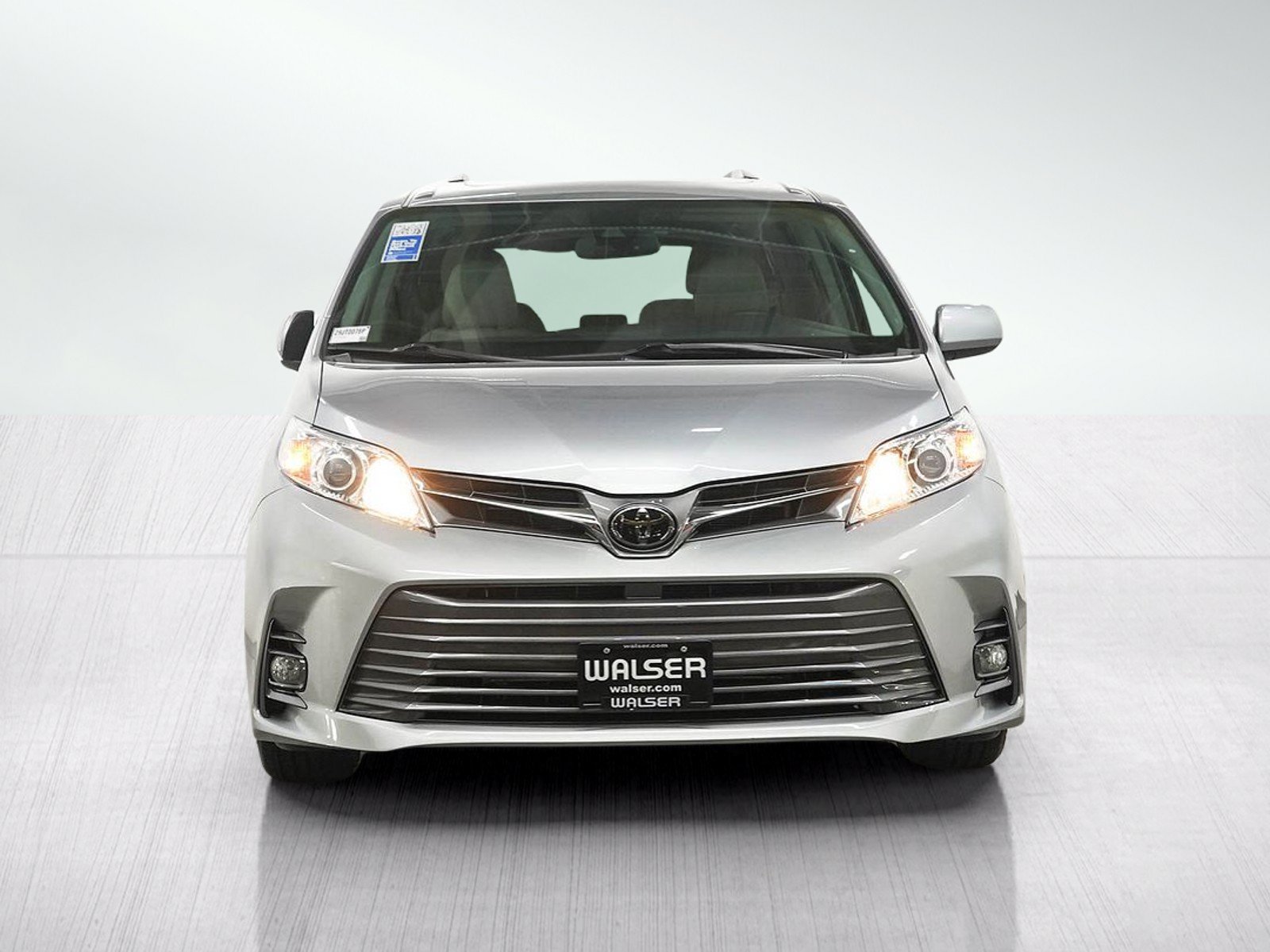 Used 2018 Toyota Sienna XLE FWD image 9
