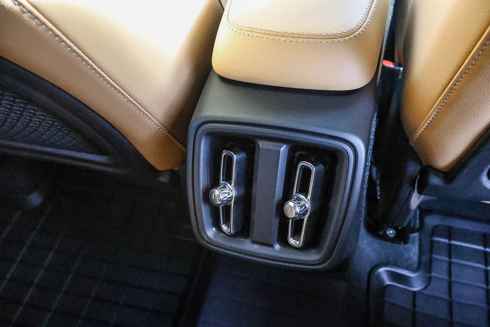 Used 2022 Volvo XC40 T5 Inscription w/ Advanced Package image 23