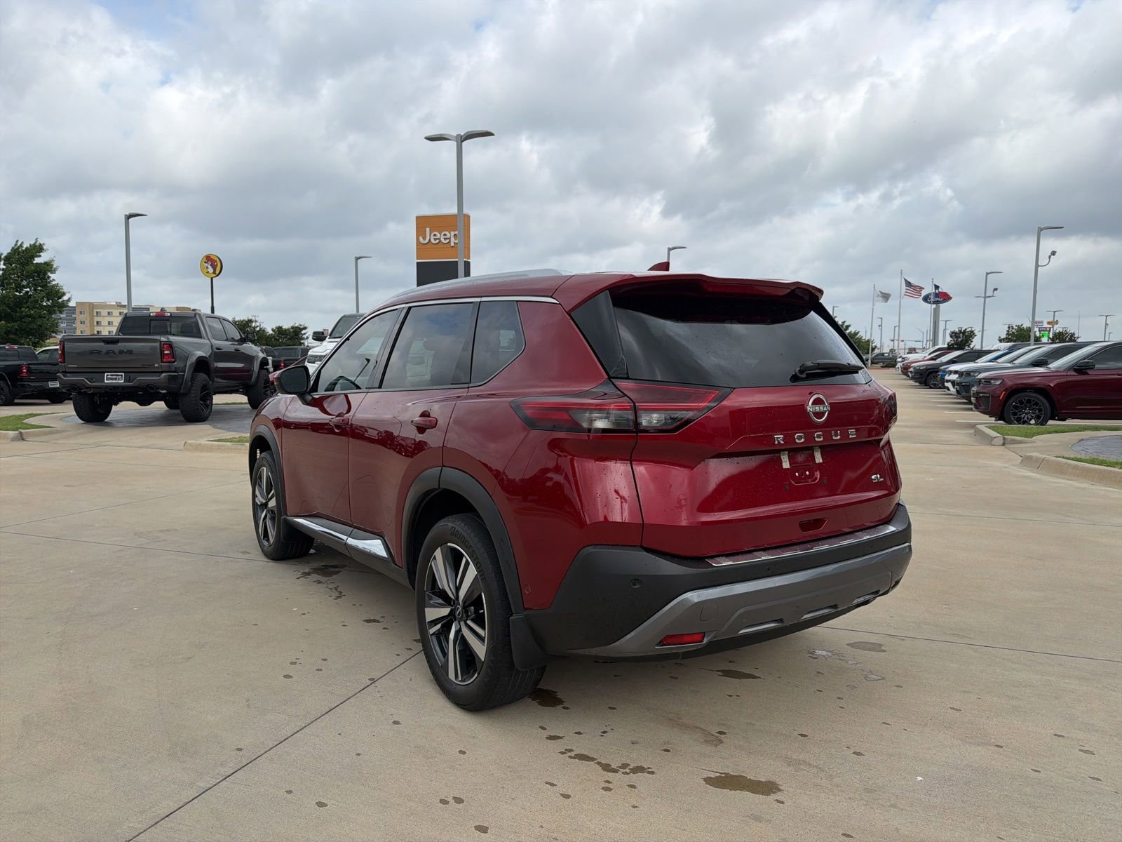 Used 2023 Nissan Rogue SL w/ SL Premium Package FWD image 3
