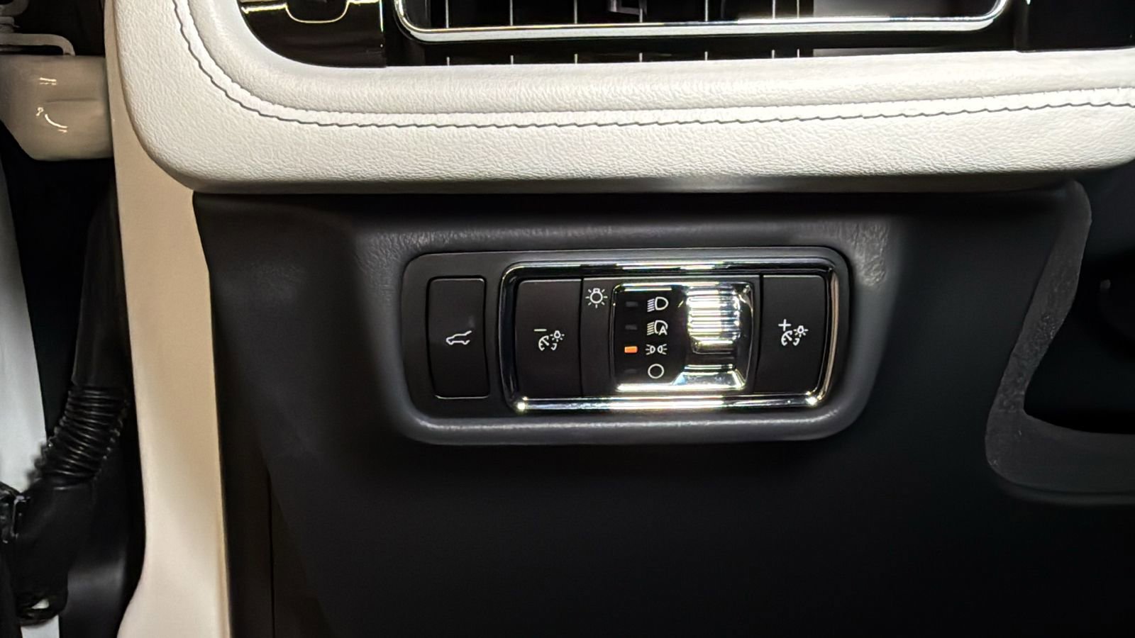 New 2026 Lincoln Aviator AWD image 32