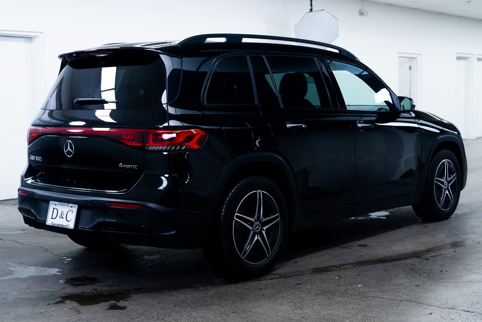 Used 2023 Mercedes-Benz EQB 300 4MATIC image 6