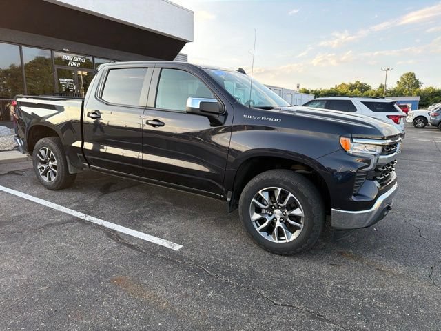 Used 2024 Chevrolet Silverado 1500 LT AWD/4WD image 2