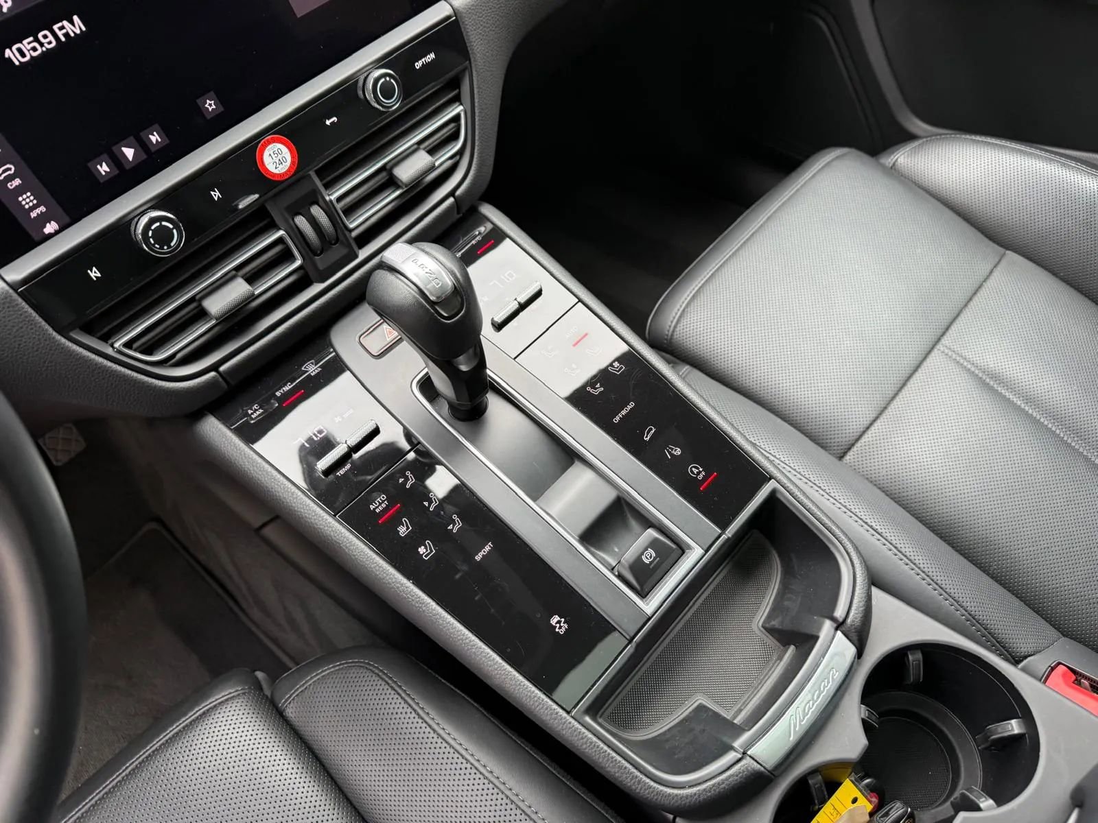 Used 2022 Porsche Macan w/ Premium Package Plus AWD/4WD image 5