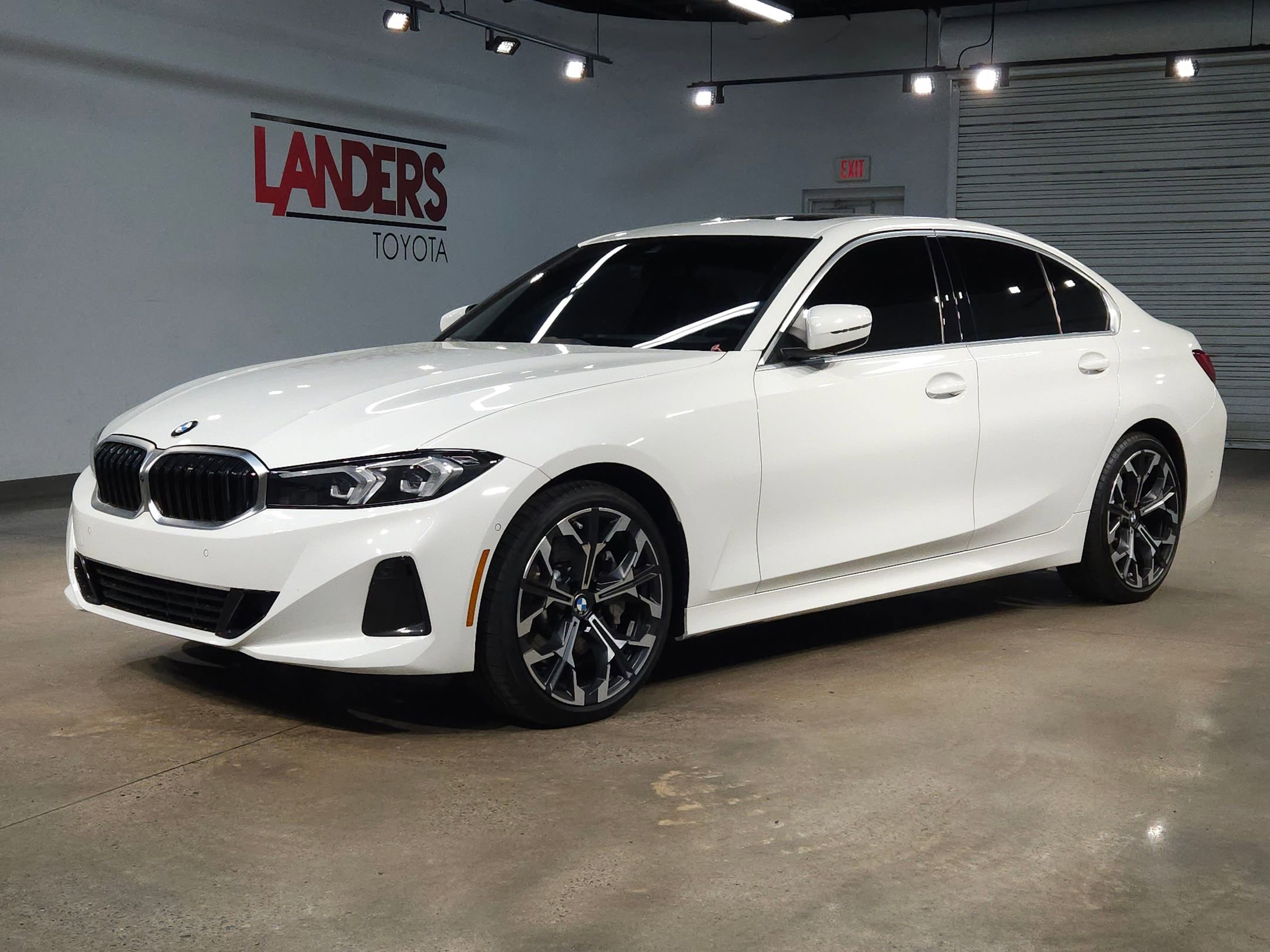 Used 2025 BMW 330i Sedan w/ Premium Package image 3