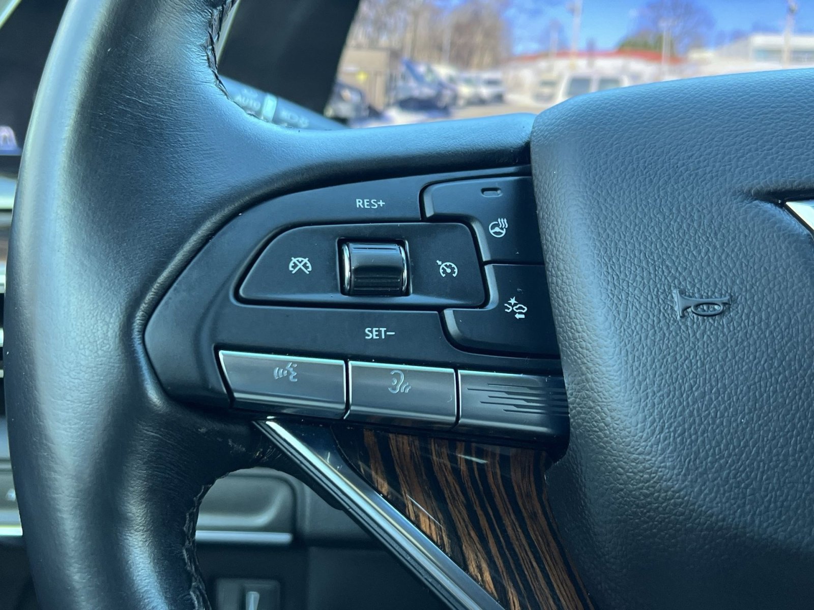 Used 2023 Cadillac Escalade ESV Premium Luxury image 31