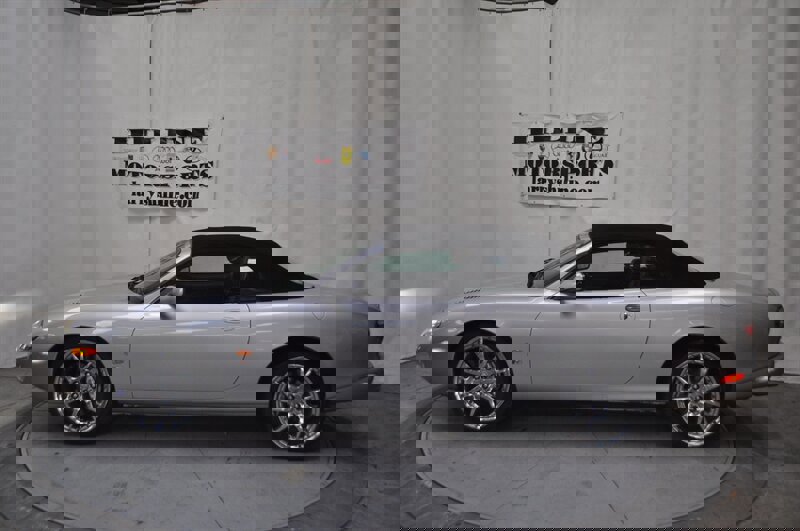 Used 2004 Jaguar XKR Convertible image 9