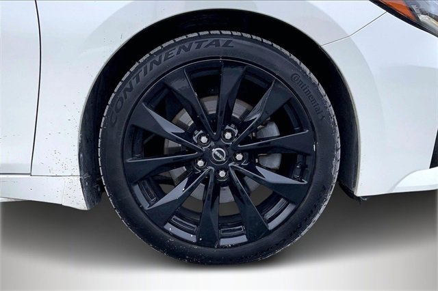 Used 2023 Nissan Maxima SR w/ Sport Mat Group image 8