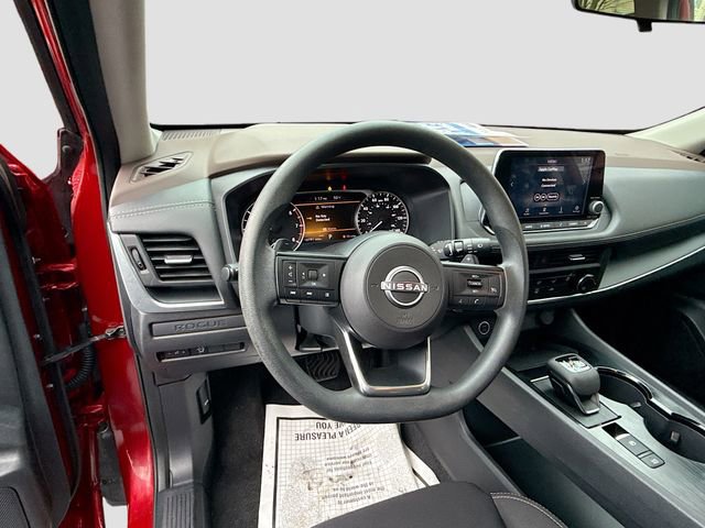 Used 2023 Nissan Rogue S image 11