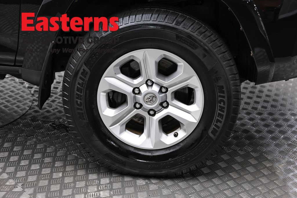 Used 2015 Toyota 4Runner SR5 AWD/4WD image 31