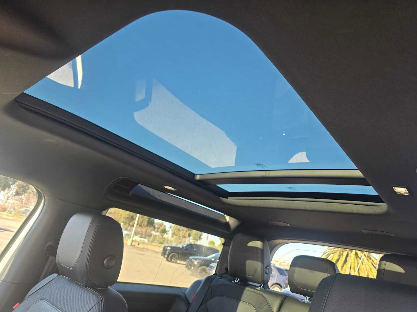 Used 2023 Land Rover Defender 90 X-Dynamic SE image 19