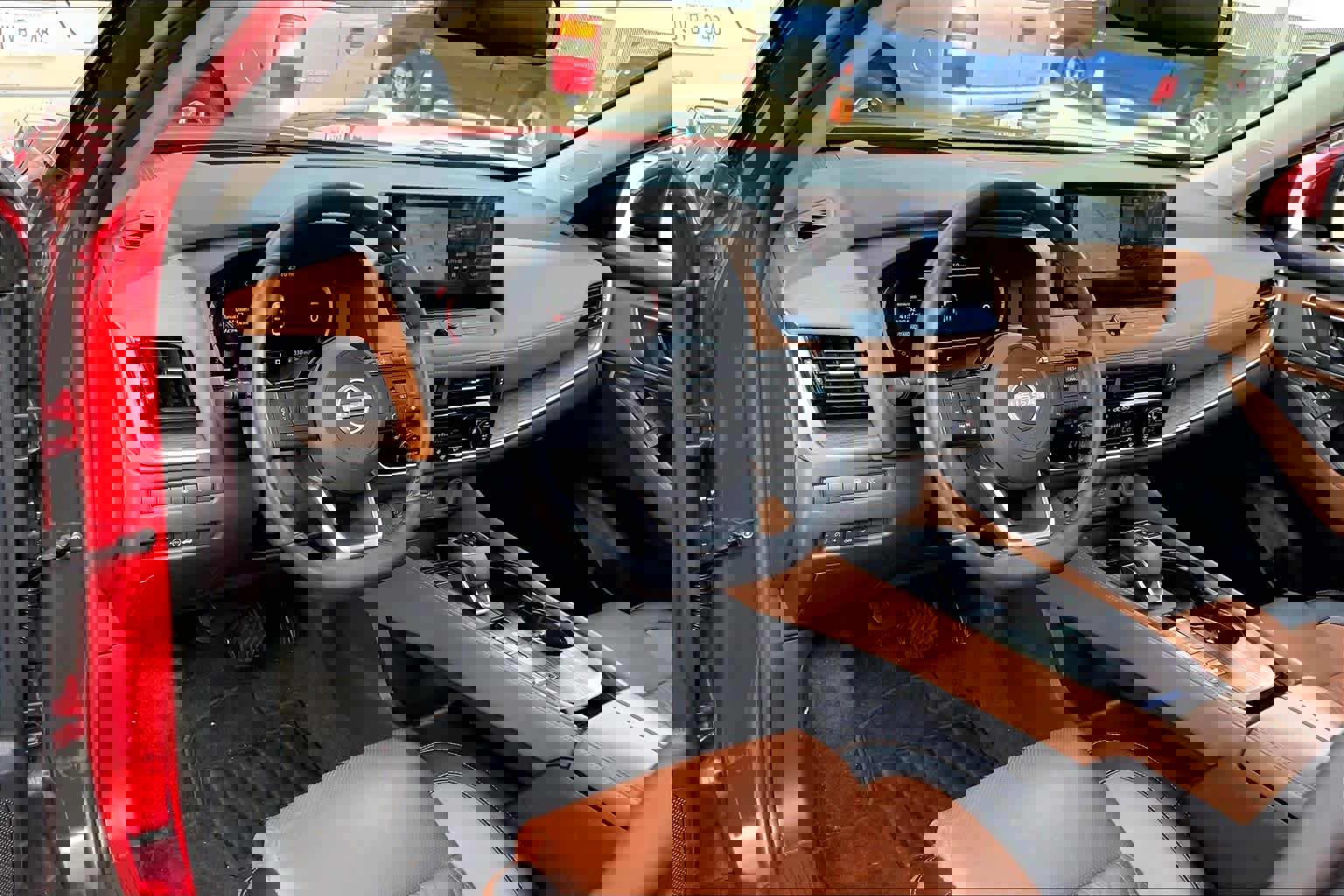 Used 2024 Nissan Rogue Platinum w/ Platinum Premium Package image 17