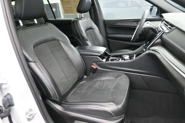 Used 2023 Jeep Grand Cherokee L Laredo AWD/4WD image 32