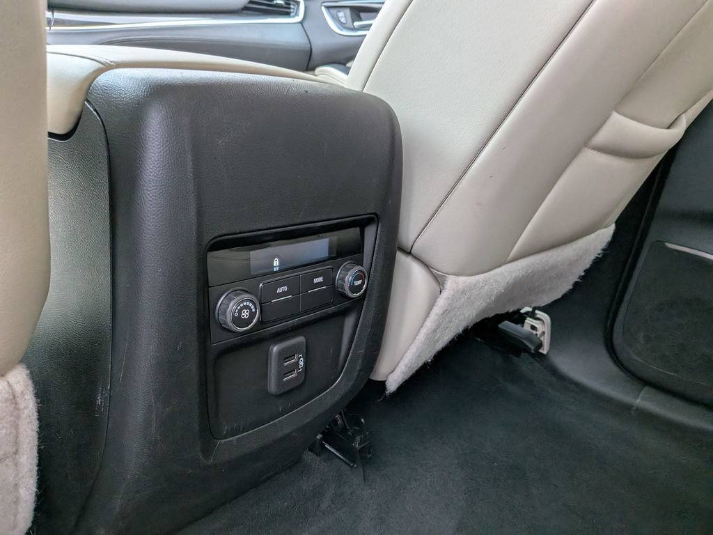 Used 2024 Buick Enclave Essence AWD/4WD image 36