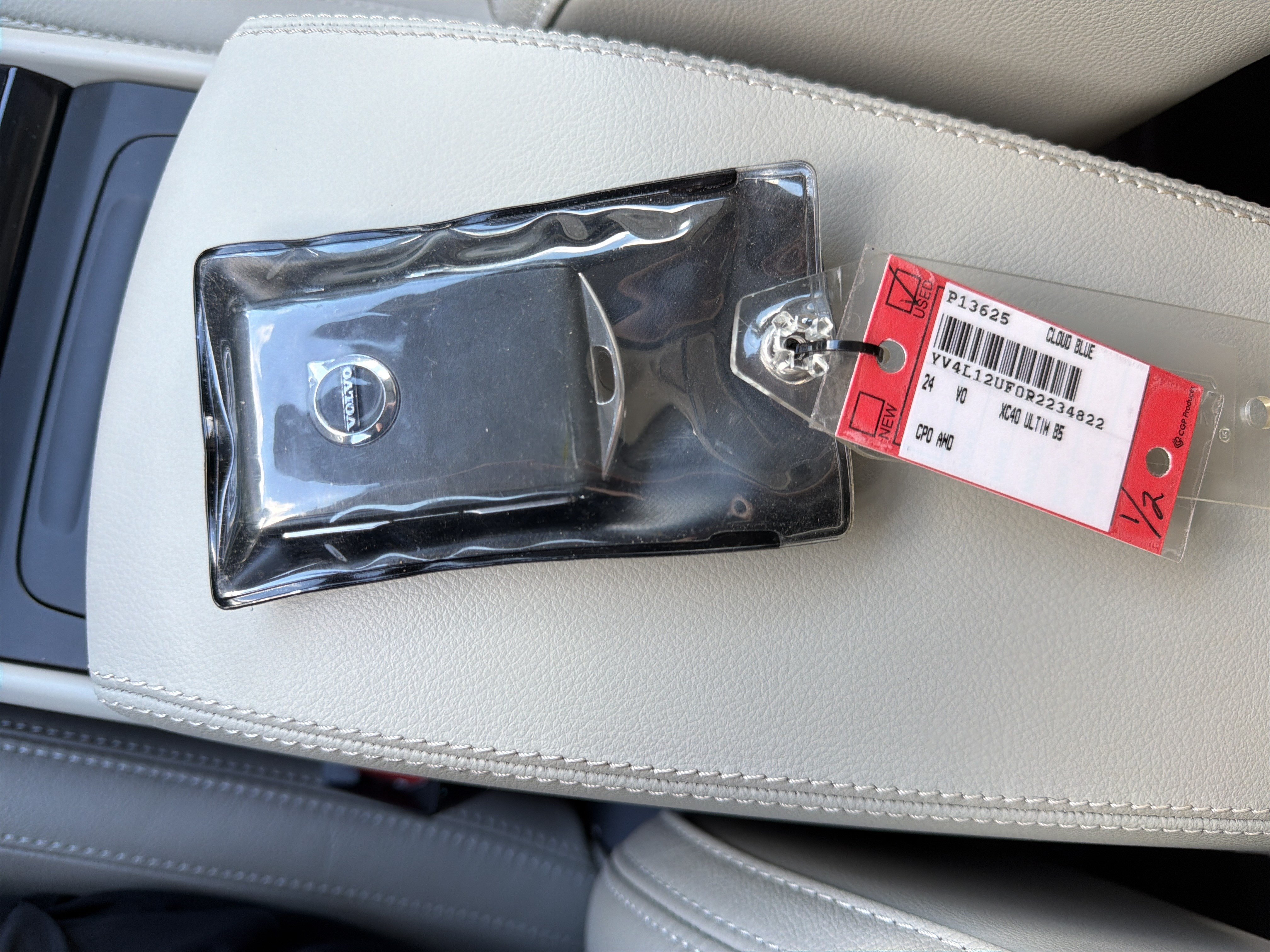 Certified 2024 Volvo XC40 B5 Ultimate w/ Protection Package Premier AWD/4WD image 38