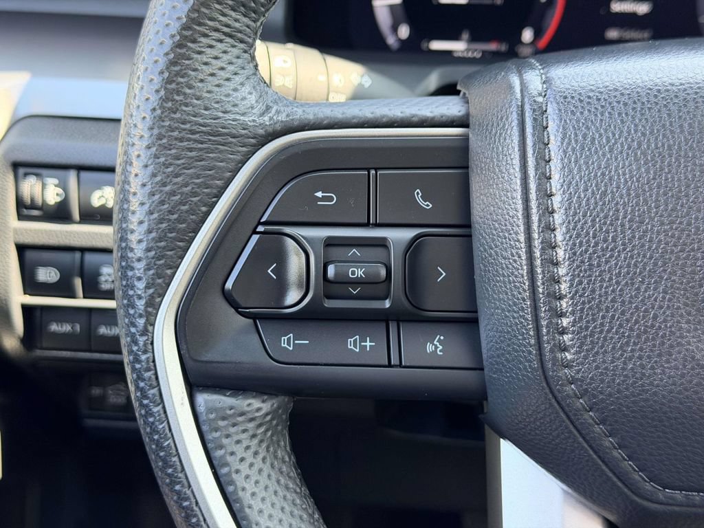 Used 2024 Toyota Tacoma TRD Off-Road w/ TRD Off Road Premium Package AWD/4WD image 8