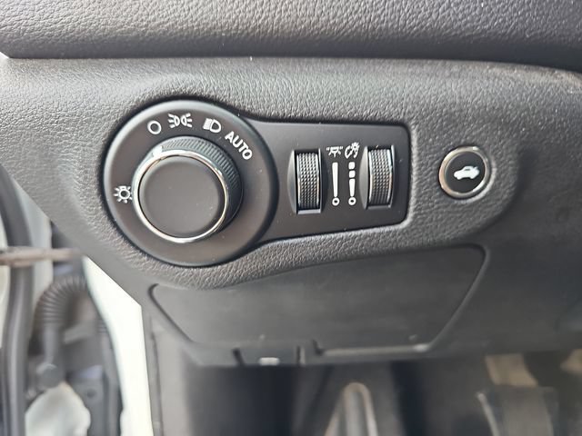 Used 2016 Chrysler 200 Limited w/ Anniversary Edition FWD image 31