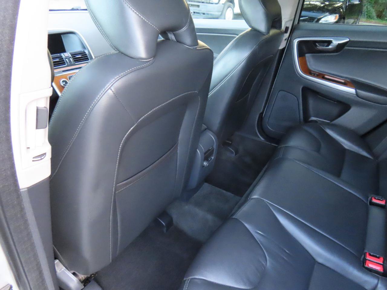 Used 2017 Volvo XC60 T6 Inscription w/ Climate Package AWD/4WD image 14