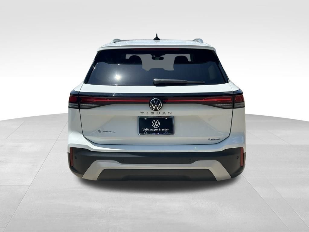 Used 2025 Volkswagen Tiguan S image 5