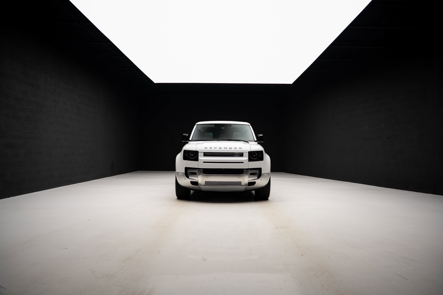 Used 2023 Land Rover Defender 130 First Edition image 86