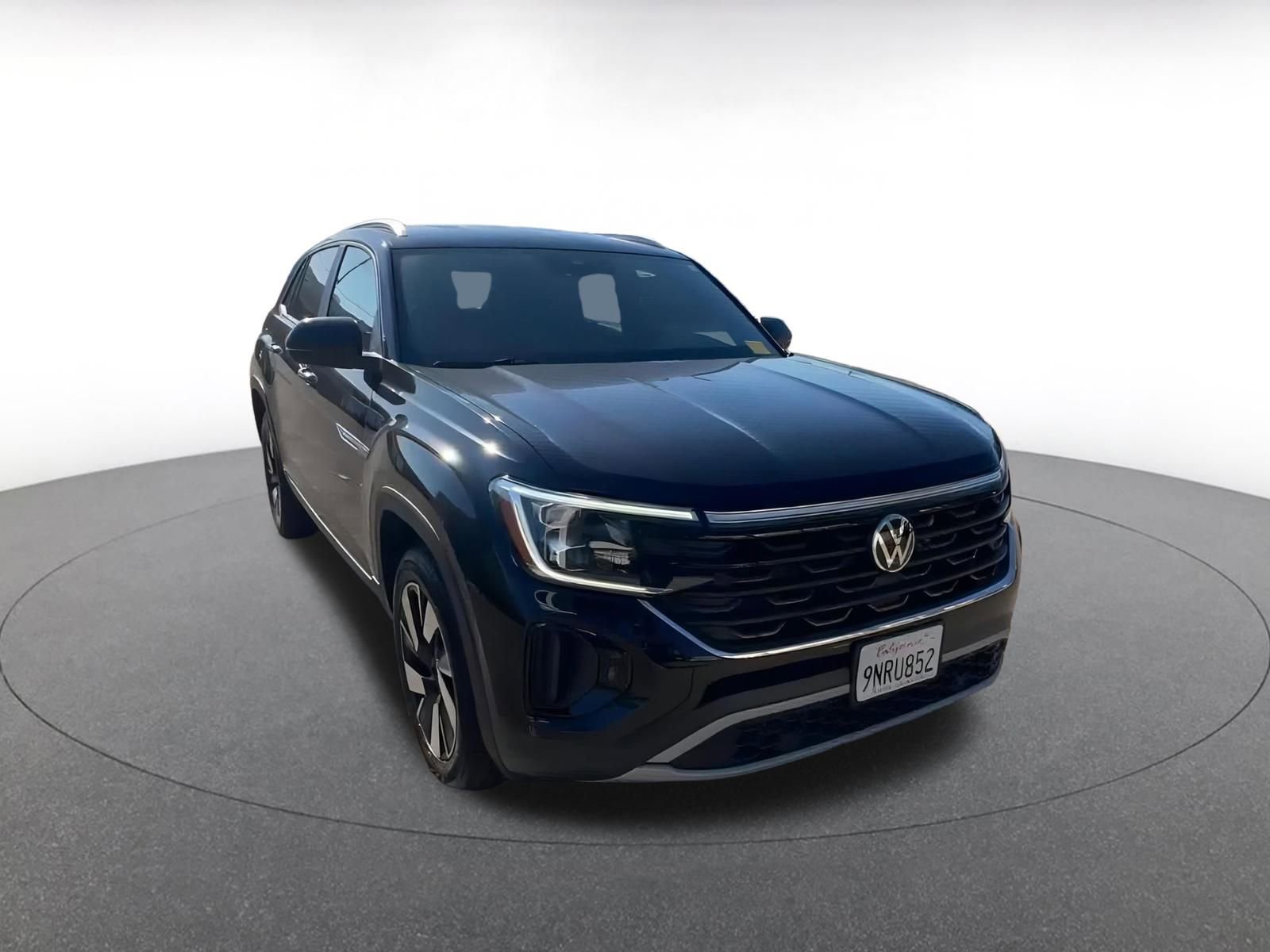 Used 2025 Volkswagen Atlas Cross Sport SE image 3