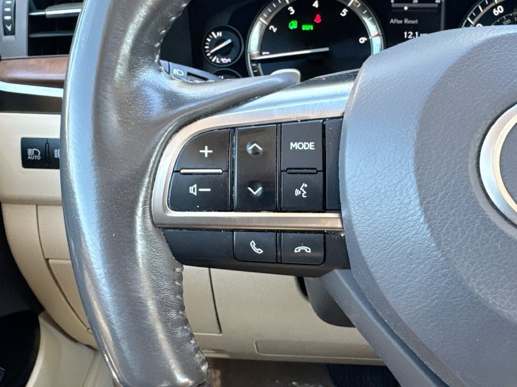 Used 2019 Lexus LX 570 4WD w/ Luxury Package image 21
