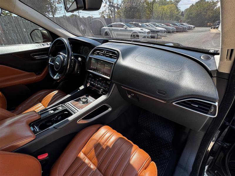 Used 2018 Jaguar F-PACE Portfolio image 36
