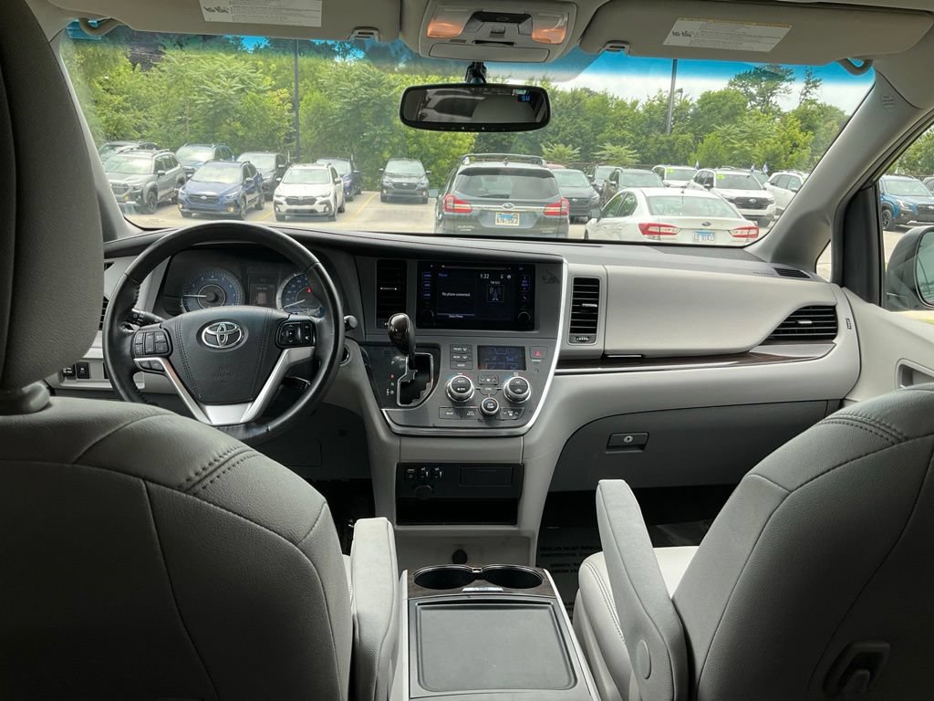 Used 2015 Toyota Sienna XLE AWD/4WD image 29