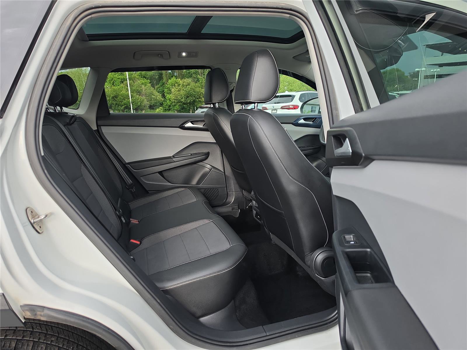 Used 2023 Volkswagen Taos SE w/ Panoramic Sunroof Package AWD/4WD image 28