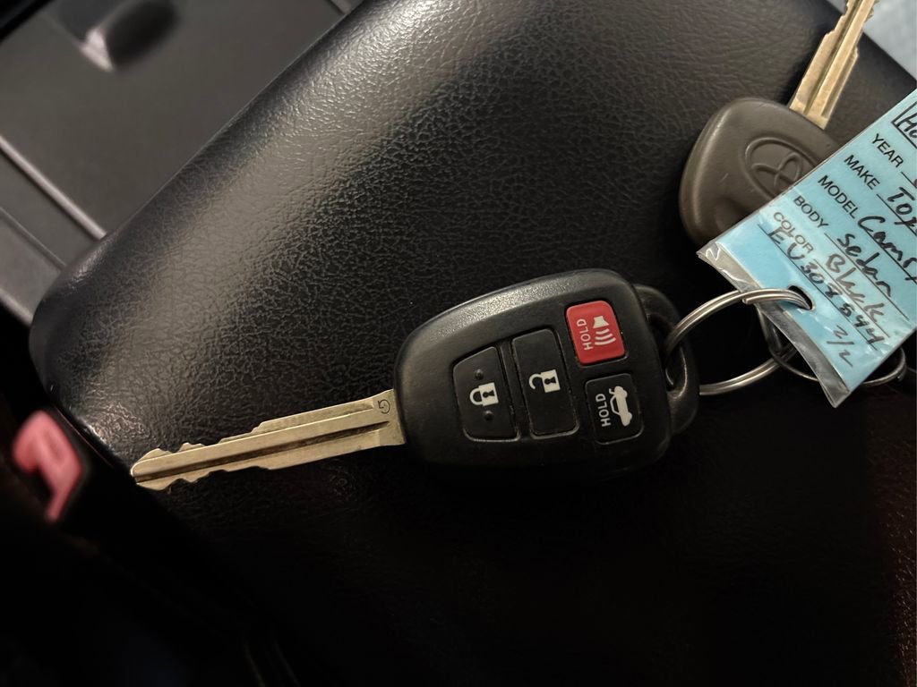 Used 2014 Toyota Camry SE image 30