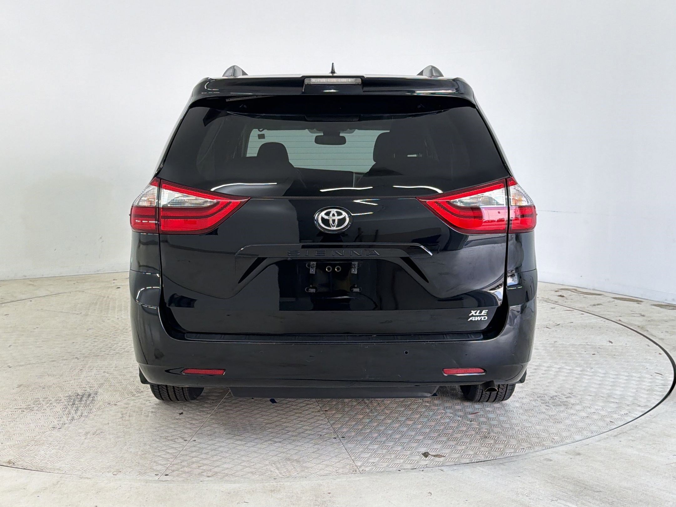Used 2020 Toyota Sienna XLE w/ XLE Navigation Package AWD/4WD image 10