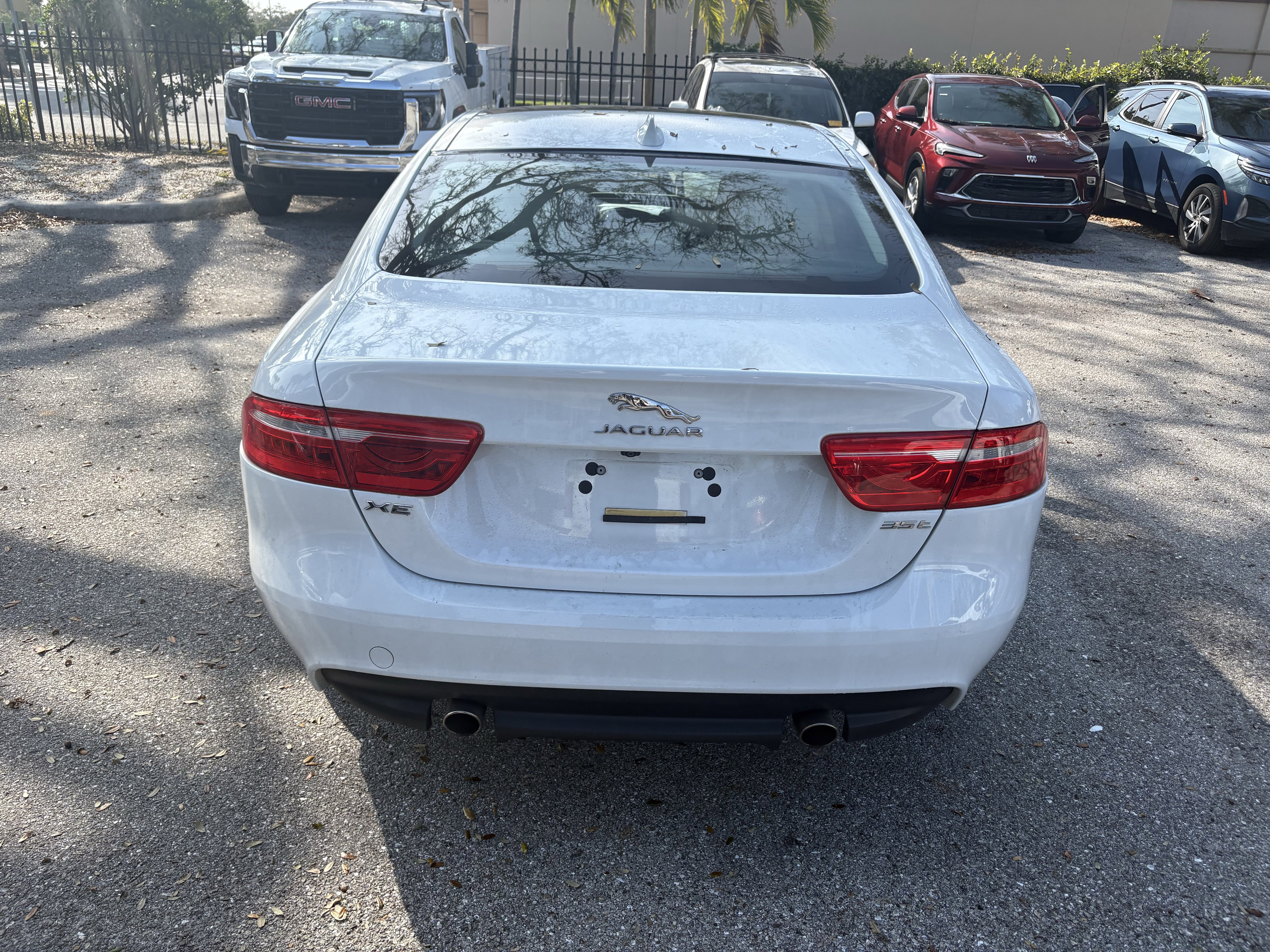 Used 2017 Jaguar XE Premium image 6