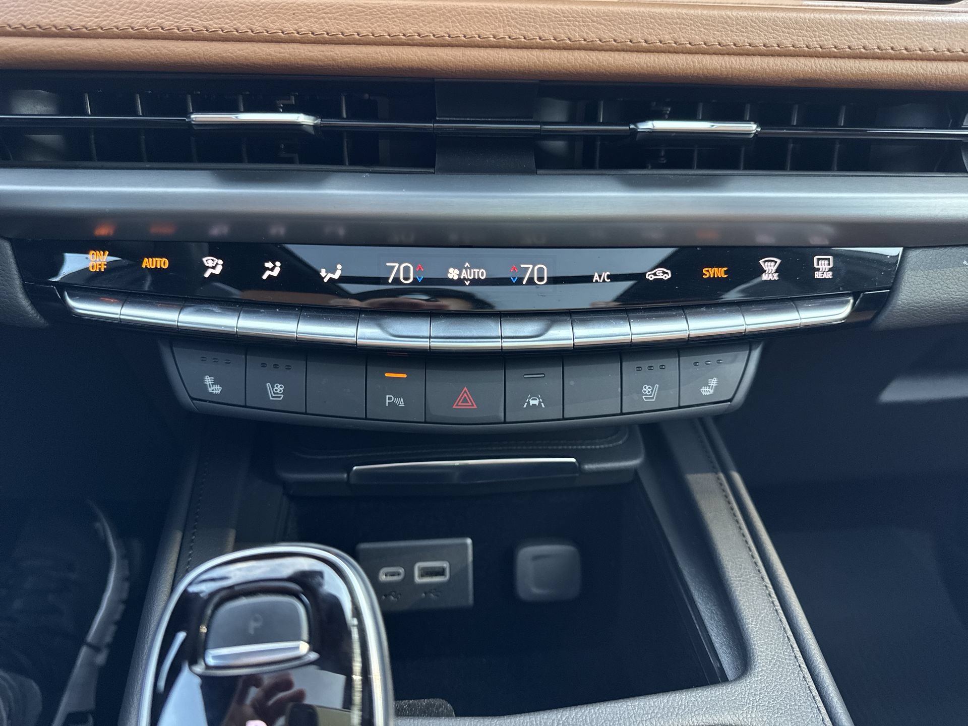 Used 2024 Cadillac XT4 Premium Luxury w/ Technology Package AWD/4WD image 19