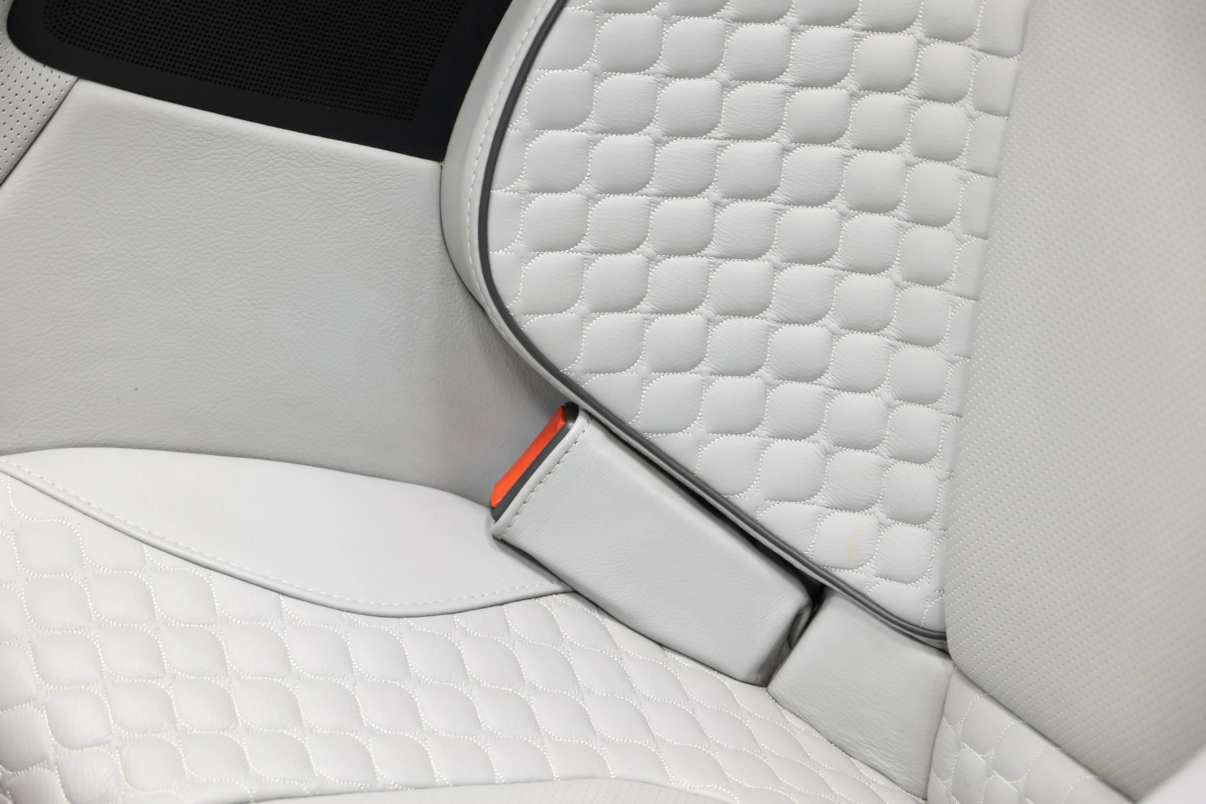 Used 2014 Aston Martin Vanquish Volante RWD image 53