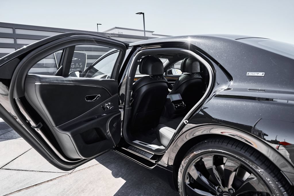 Used 2024 Bentley Flying Spur V8 AWD/4WD image 28