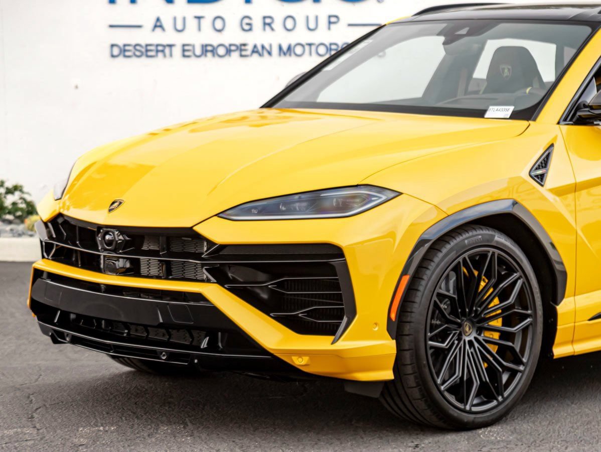 Used 2026 Lamborghini Urus SE AWD/4WD image 2